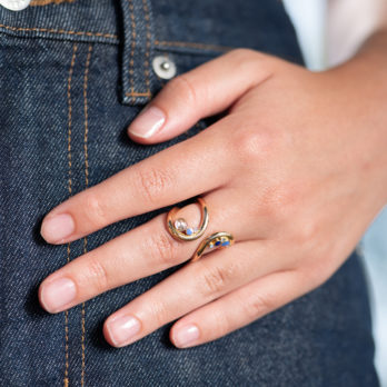Bague en or et email, création d'Emily Gargantini, Chania