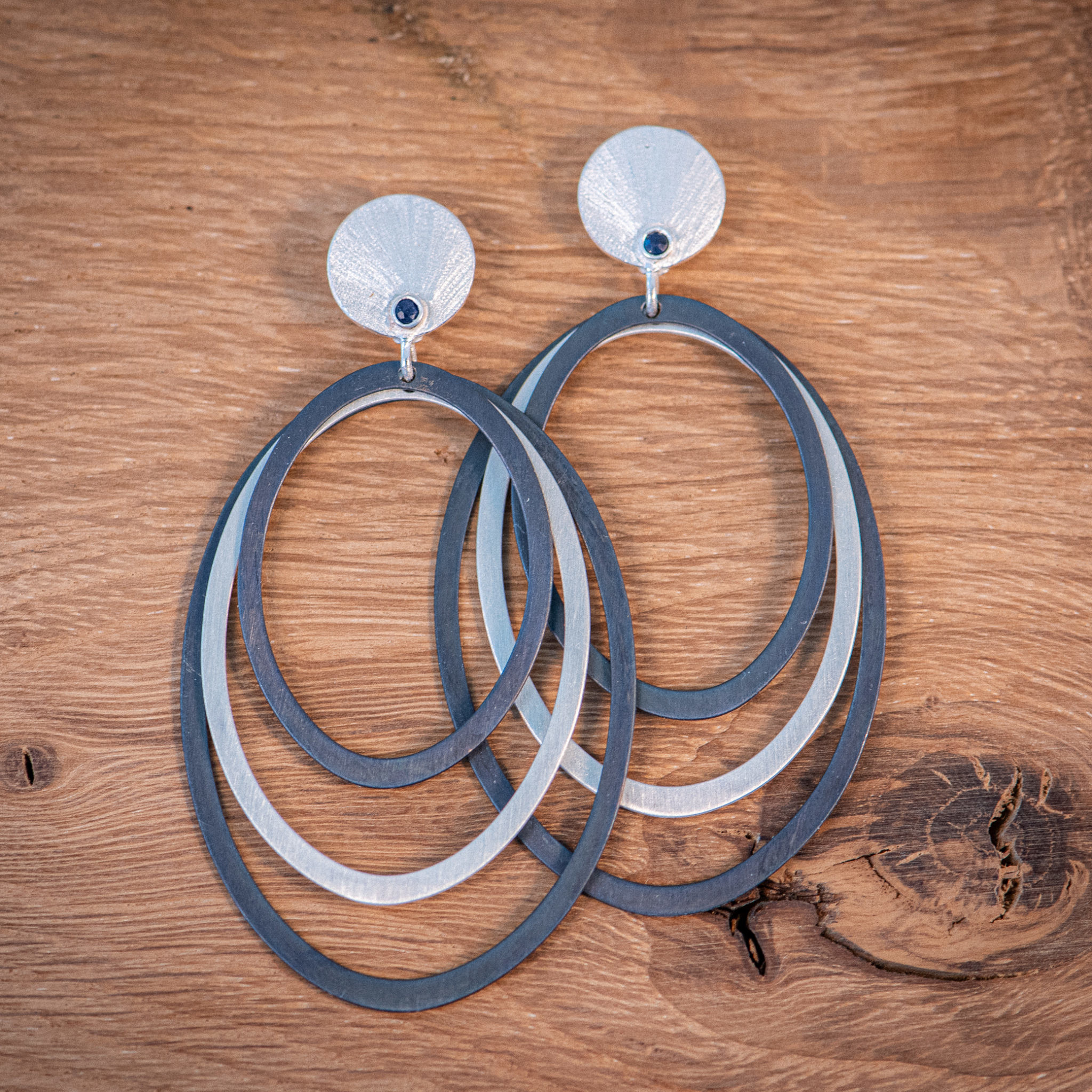 Boucles d'oreille en argent et patine, bijoux de créateur