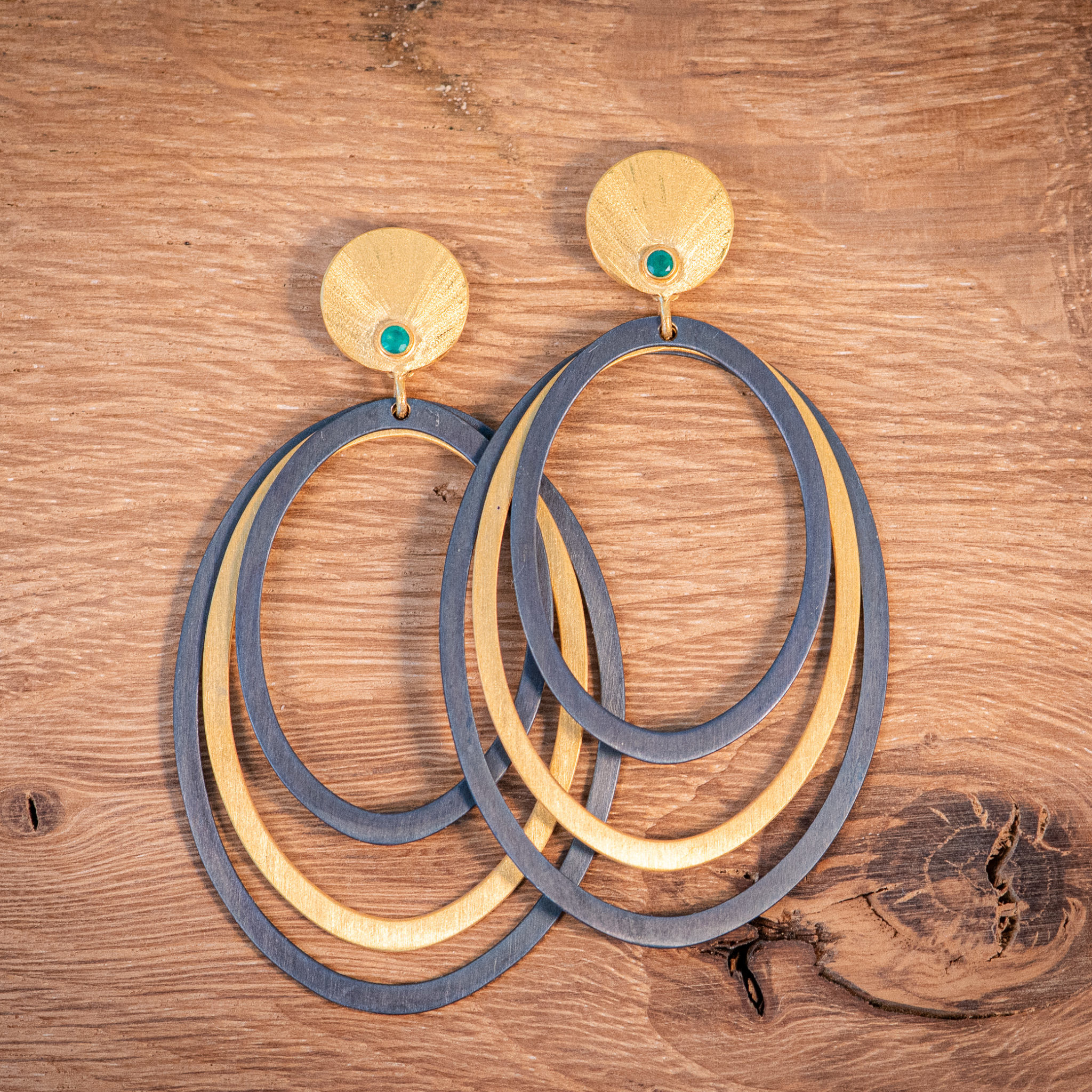 Boucles d'oreille en argent doré et patine, bijoux de créateur