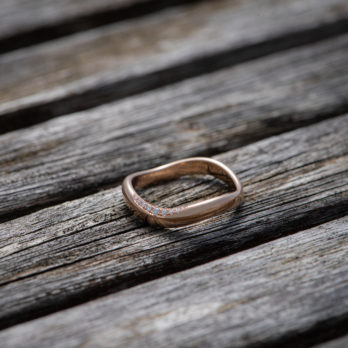 Bague en or, création d'Emily Gargantini, Chania