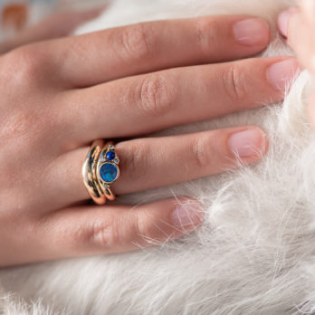 Bague en or et email, création d'Emily Gargantini, Chania