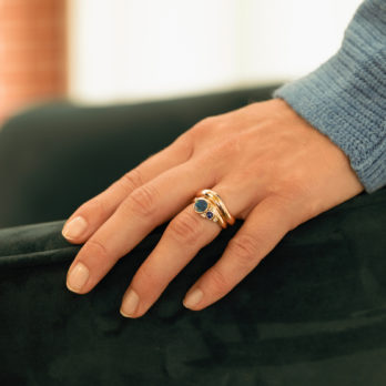 Bague en or et email, création d'Emily Gargantini, Chania