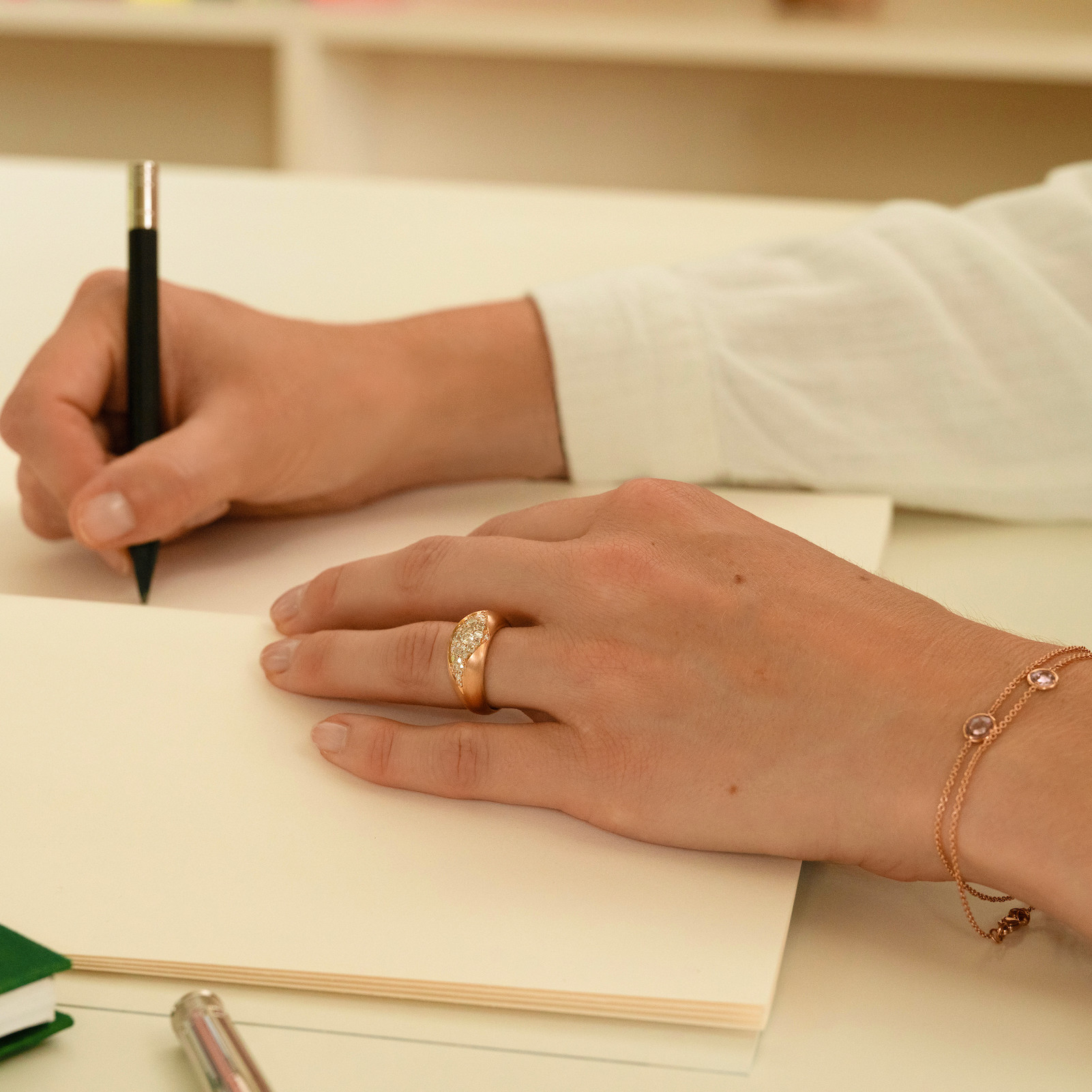 Bracelet et bague en or rose, création d'Emily Gargantini, Chania Bijoux