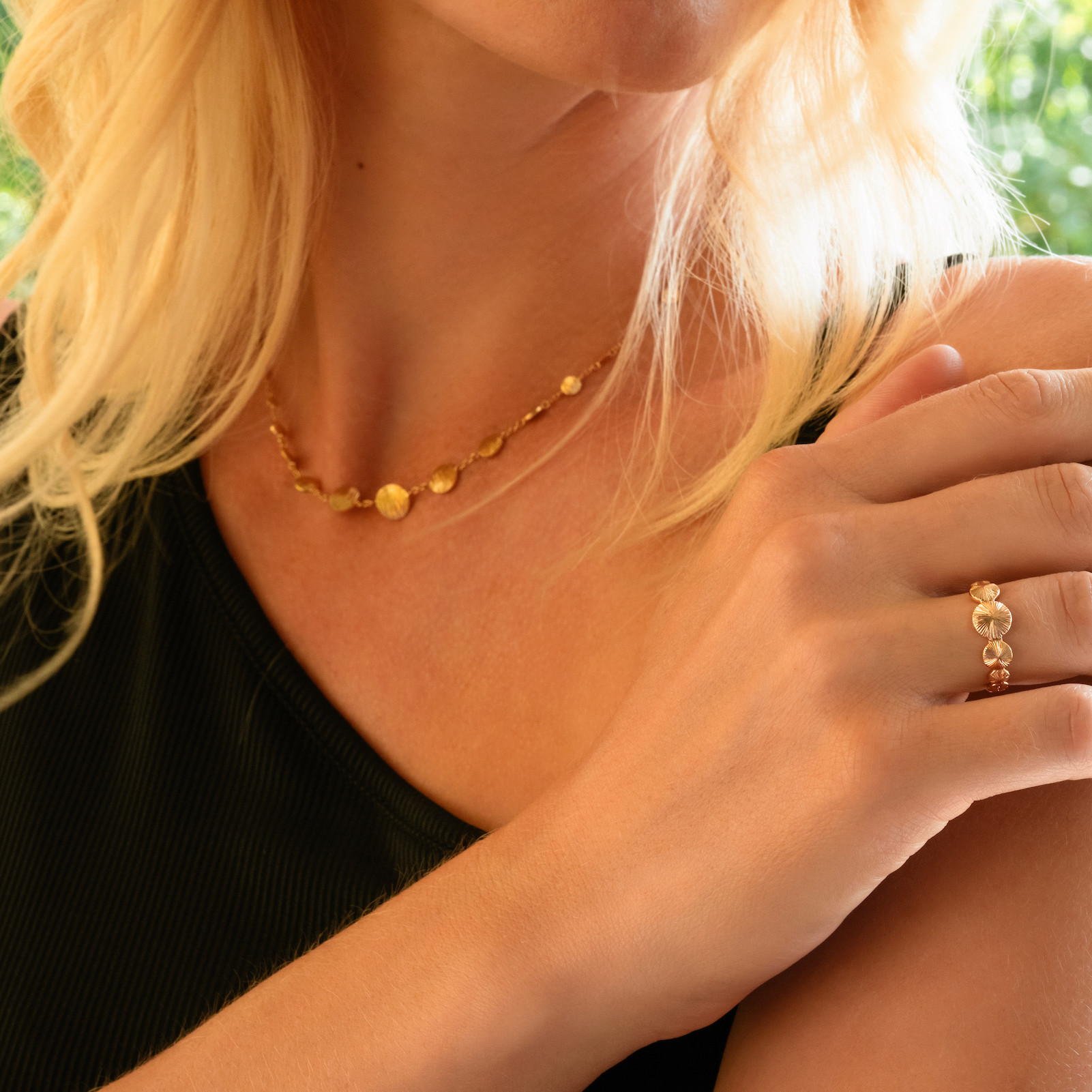 Bague et collier en or, création d'Emily Gargantini, Chania Bijoux