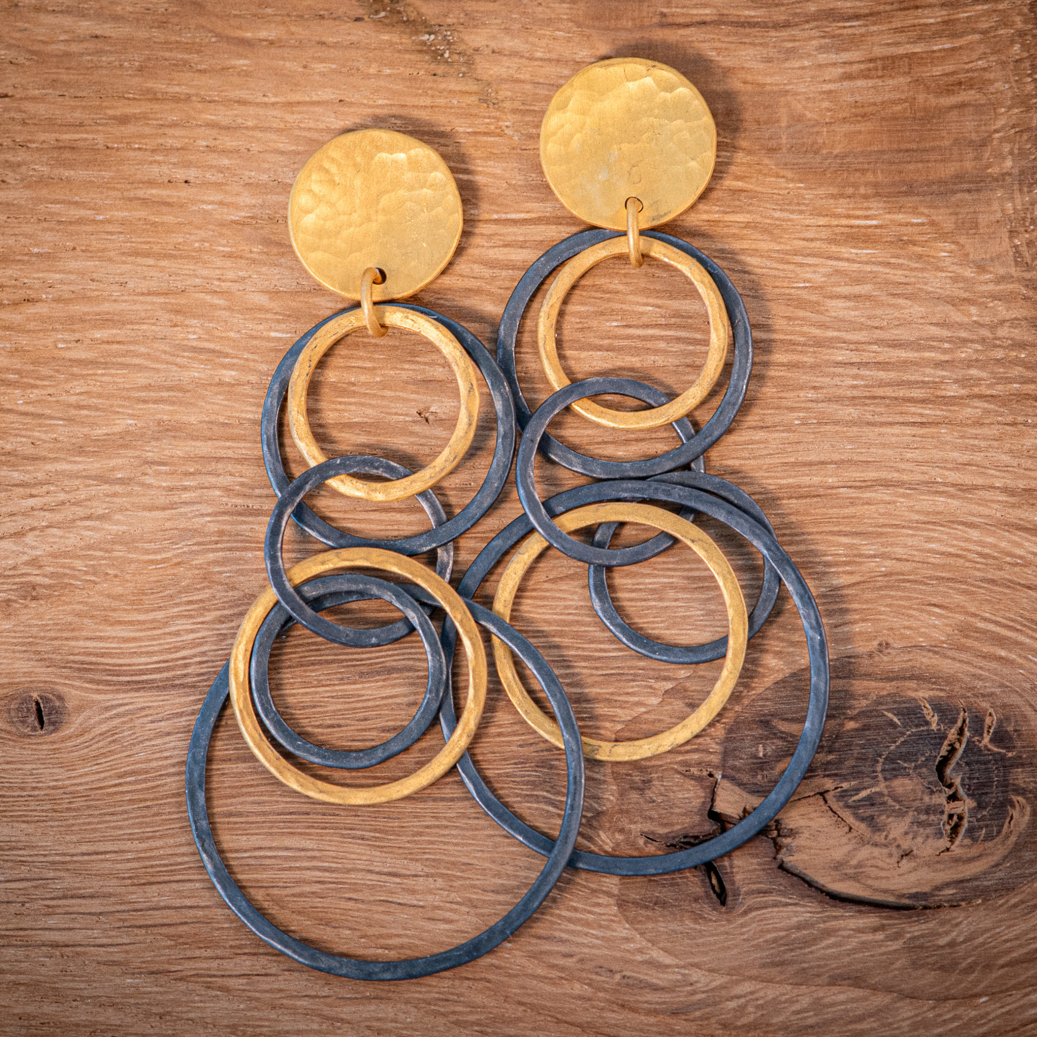Boucles d'oreille en argent doré et patine, bijoux de créateur